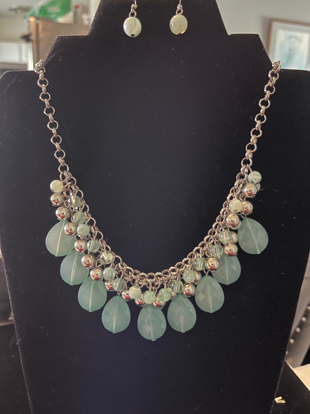 2pcs Turquoise and silver necklace with matching earrings